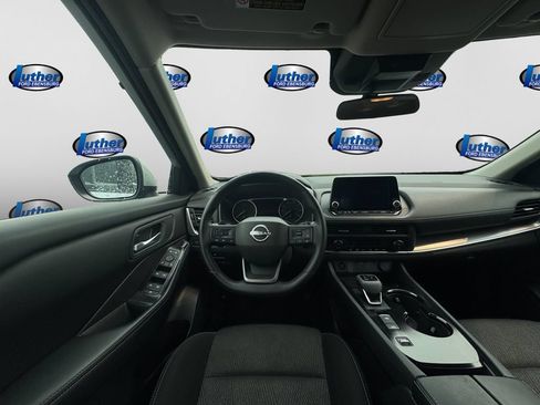 Used 2025 Nissan Rogue SV FWD image 12