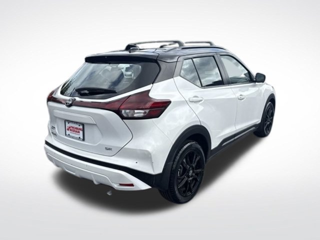 Used 2023 Nissan Kicks SR w/ SR Premium Package FWD image 9