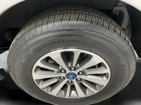 Used 2017 Ford Expedition XLT AWD/4WD image 25