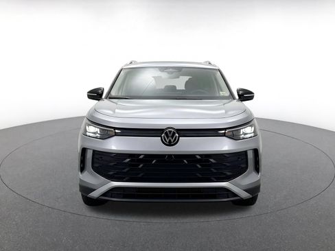 Used 2026 Volkswagen Tiguan SE AWD/4WD image 2