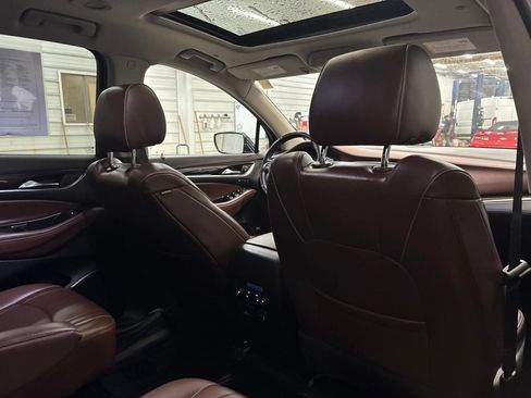 Used 2018 Buick Enclave Avenir w/ Avenir Technology Package AWD/4WD image 32