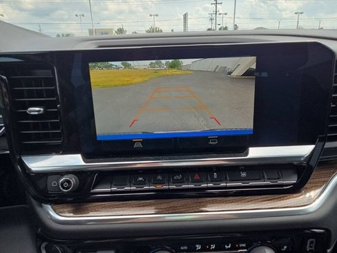 Used 2025 Chevrolet Silverado 1500 LT AWD/4WD image 31