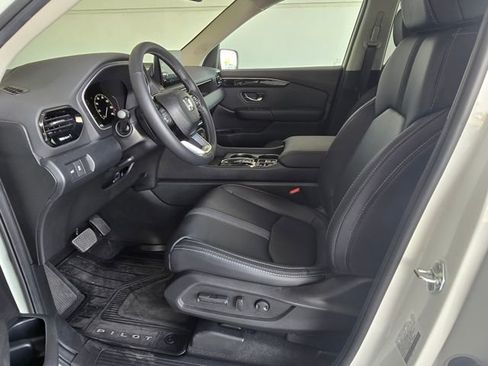 Used 2025 Honda Pilot EX-L image 14