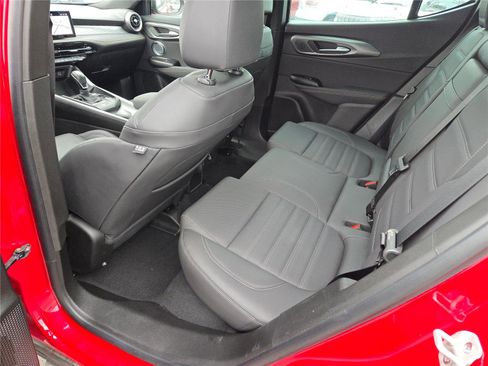 Used 2025 Alfa Romeo Tonale w/ Premium Package image 21