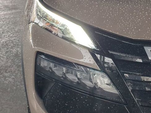 Certified 2025 Nissan Rogue SV AWD/4WD image 10