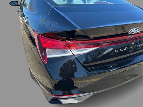 Used 2022 Hyundai Elantra SE FWD image 38