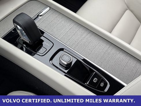 Certified 2023 Volvo XC60 B5 Plus w/ Climate Package image 21