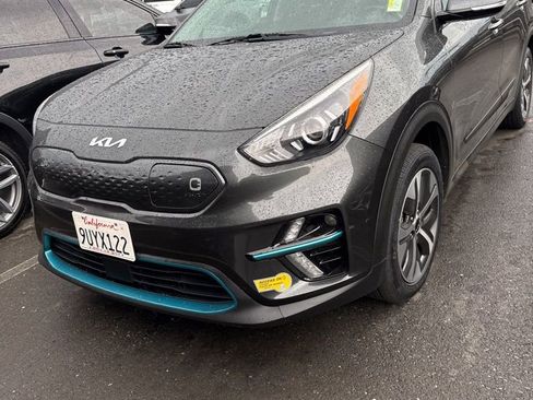 Used 2022 Kia Niro EX image 1