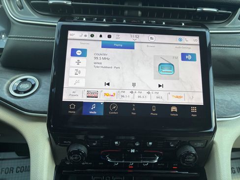 Used 2024 Jeep Grand Cherokee L Limited w/ Luxury Tech Group II image 16