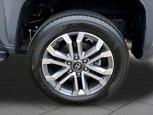 Used 2025 Toyota 4Runner Limited AWD/4WD image 11