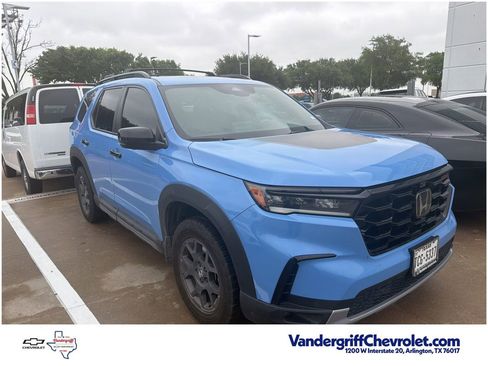 Used 2023 Honda Pilot TrailSport image 1