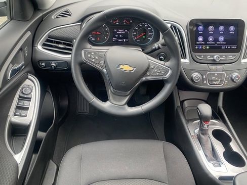 Used 2025 Chevrolet Malibu RS image 32