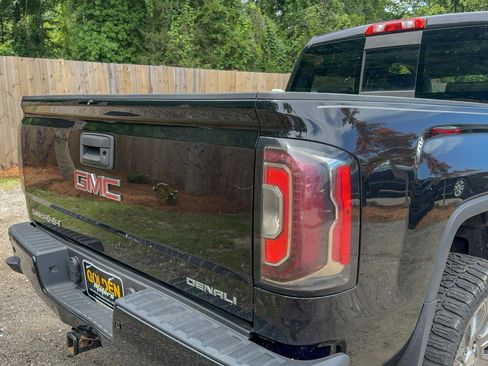 Used 2017 GMC Sierra 1500 Denali w/ Denali Ultimate Package AWD/4WD image 7