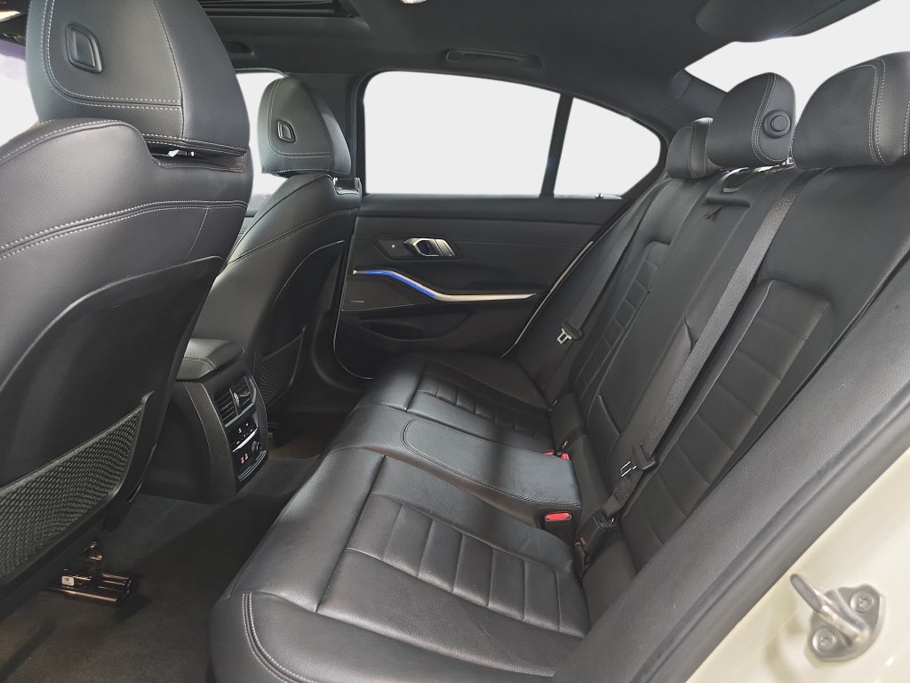 Certified 2020 BMW 330i Sedan w/ M Sport Package RWD image 12