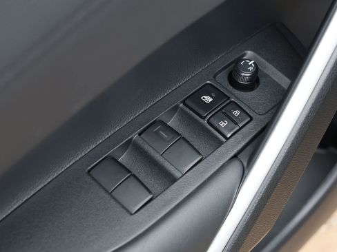 Used 2026 Toyota Corolla Cross XLE FWD image 25