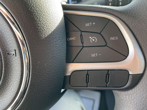 Used 2023 Jeep Renegade Latitude image 14