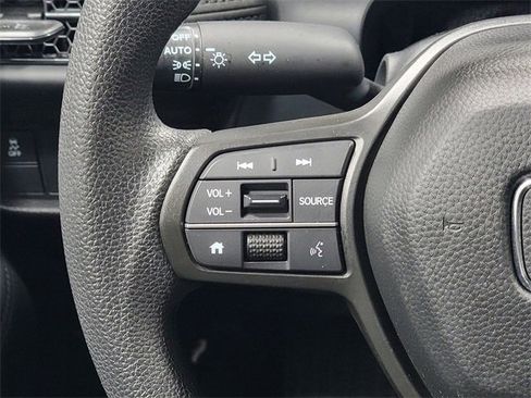 Certified 2025 Honda HR-V LX image 28