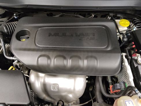Used 2019 Jeep Cherokee Latitude w/ Popular Appearance Group image 30