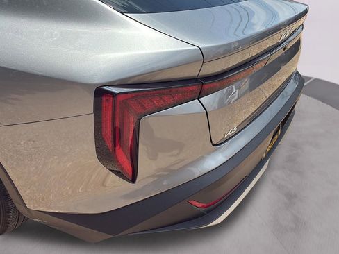 Used 2025 Kia K4 FWD image 41