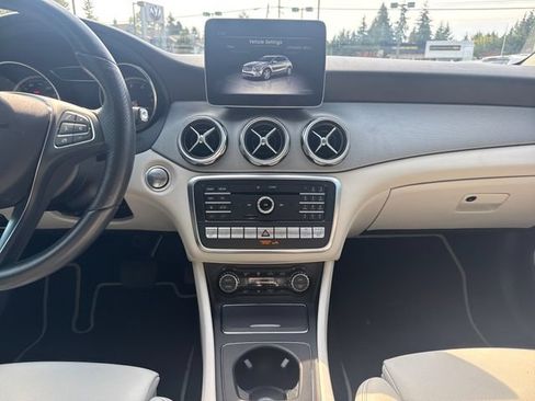 Used 2020 Mercedes-Benz GLA 250 4MATIC image 25