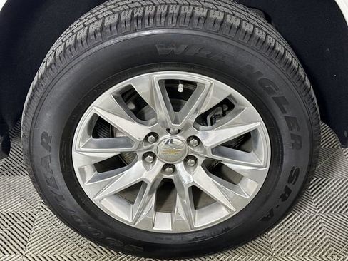 Used 2024 Chevrolet Suburban Premier RWD image 34