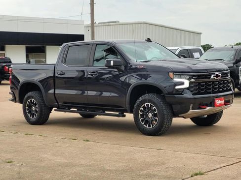 Used 2022 Chevrolet Silverado 1500 ZR2 w/ Technology Package AWD/4WD image 2