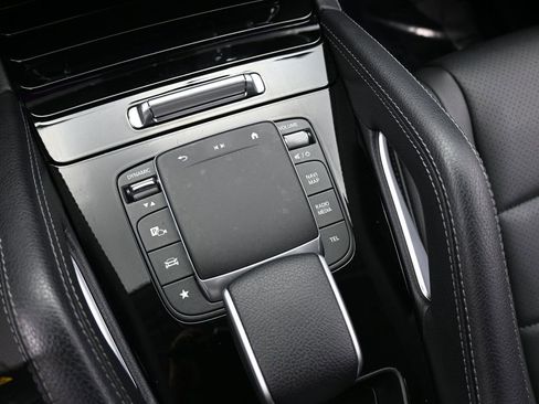 Used 2024 Mercedes-Benz GLE 450 4MATIC image 33