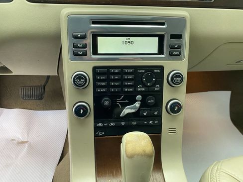 Used 2010 Volvo XC70 3.2 image 19