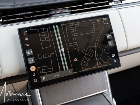 Used 2025 Land Rover Range Rover SV AWD/4WD image 17