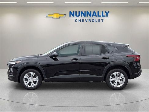 Certified 2025 Chevrolet Trax LS image 2