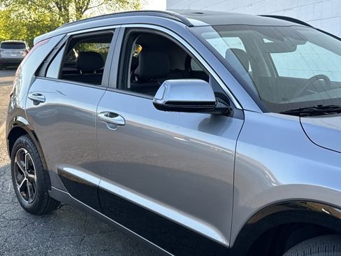 New 2025 Kia Niro SX image 6