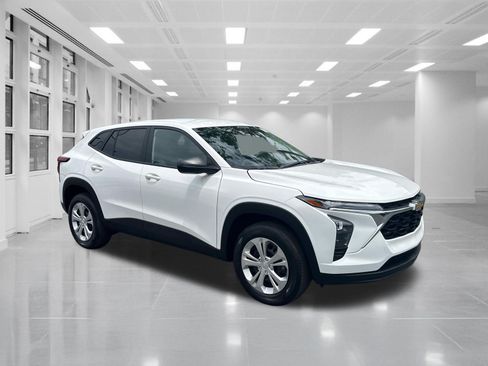 Certified 2026 Chevrolet Trax LS FWD image 3