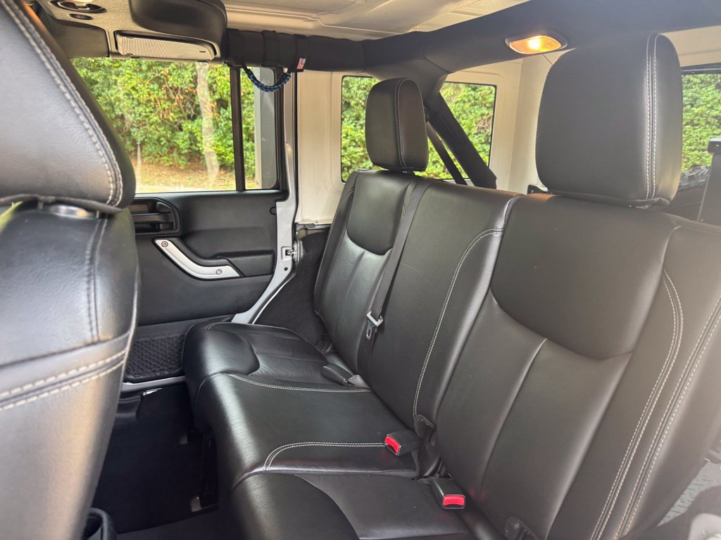 Used 2017 Jeep Wrangler Unlimited Rubicon w/ Connectivity Group AWD/4WD image 23