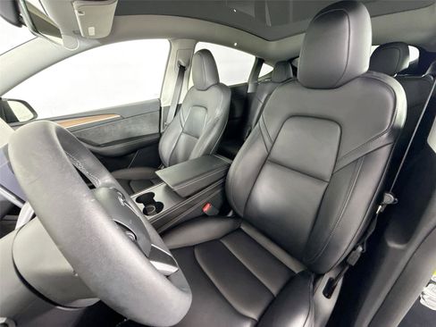 Used 2024 Tesla Model Y Long Range image 3