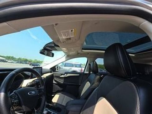 Used 2022 Ford Escape Titanium w/ Titanium Elite Package AWD/4WD image 9