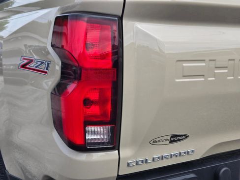 Used 2023 Chevrolet Colorado Z71 w/ Z71 Convenience Package 2 AWD/4WD image 9