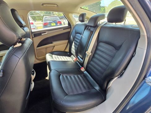 Used 2018 Ford Fusion SE w/ Fusion SE Technology Package image 9