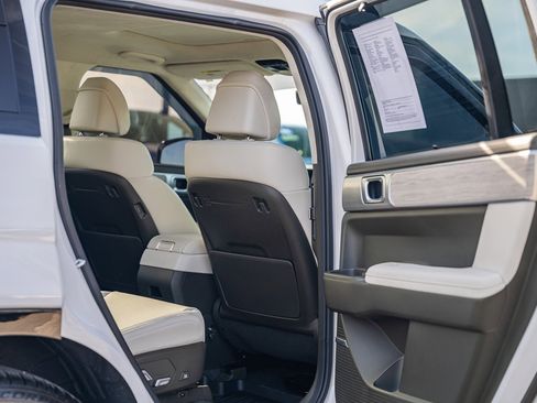 Used 2025 Hyundai Santa Fe Calligraphy w/ Tow & Go Package image 21