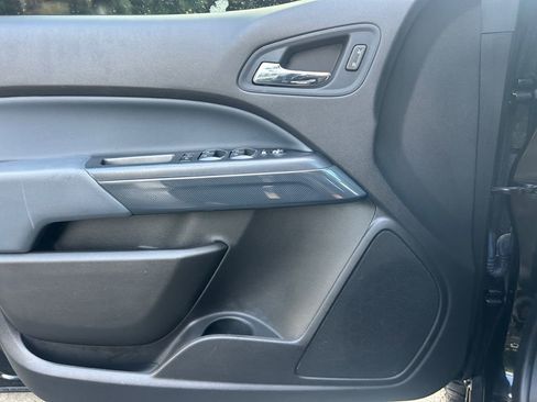 Used 2022 Chevrolet Colorado Z71 w/ Z71 Midnight Edition image 22