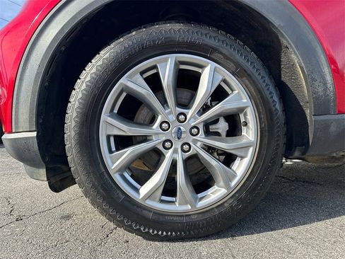 Used 2020 Ford Explorer XLT w/ Equipment Group 202A image 12