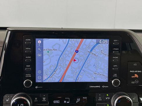 Used 2022 Toyota Highlander XLE image 21