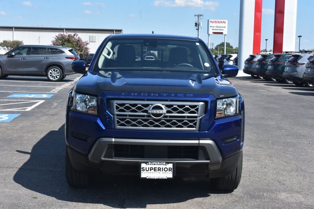 Used 2022 Nissan Frontier SV RWD image 2