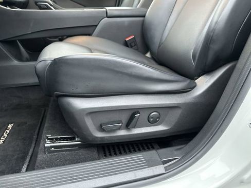 Certified 2022 Nissan Rogue SV w/ SV Premium Package image 30