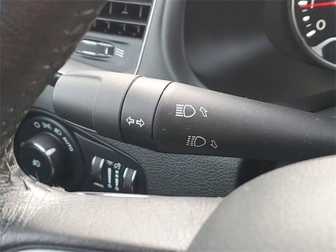 Used 2023 Jeep Renegade Limited image 12