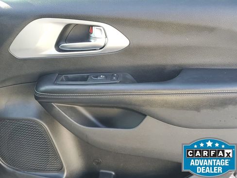 Used 2020 Chrysler Pacifica Touring w/ S Appearance Package image 44