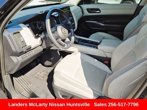 Used 2023 Nissan Pathfinder SL w/ SL Premium Package FWD image 18