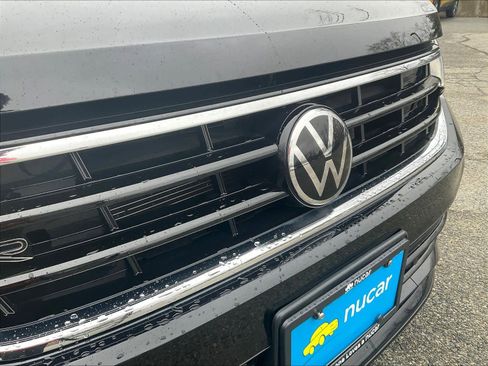Used 2023 Volkswagen Tiguan SE R-Line image 31