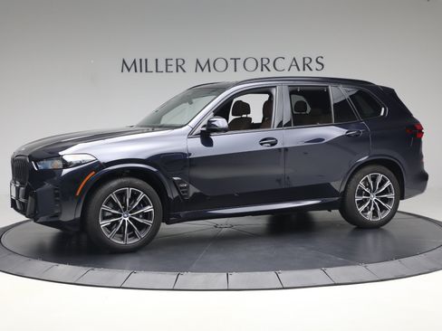 Used 2024 BMW X5 xDrive50e w/ Executive Package AWD/4WD image 2