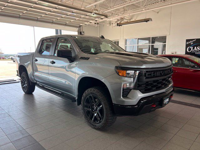 Used 2025 Chevrolet Silverado 1500 Custom Trail Boss w/ LPO, Dark Essentials Package AWD/4WD image 1