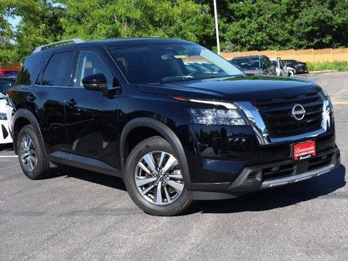 Certified 2025 Nissan Pathfinder SL w/ Cargo Package AWD/4WD image 2